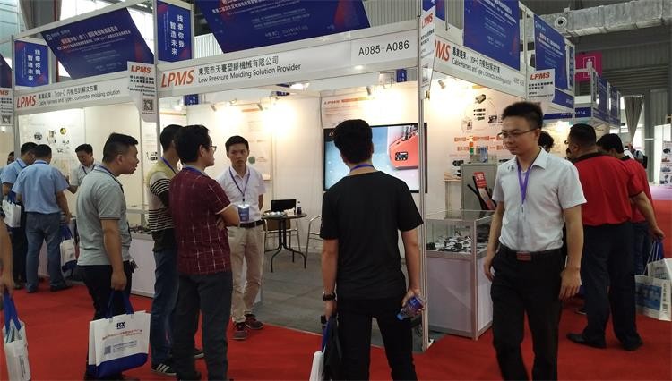 低壓注塑設(shè)備 低壓注塑設(shè)備